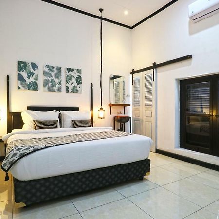 Askhara Guesthouse スラバヤ エクステリア 写真
