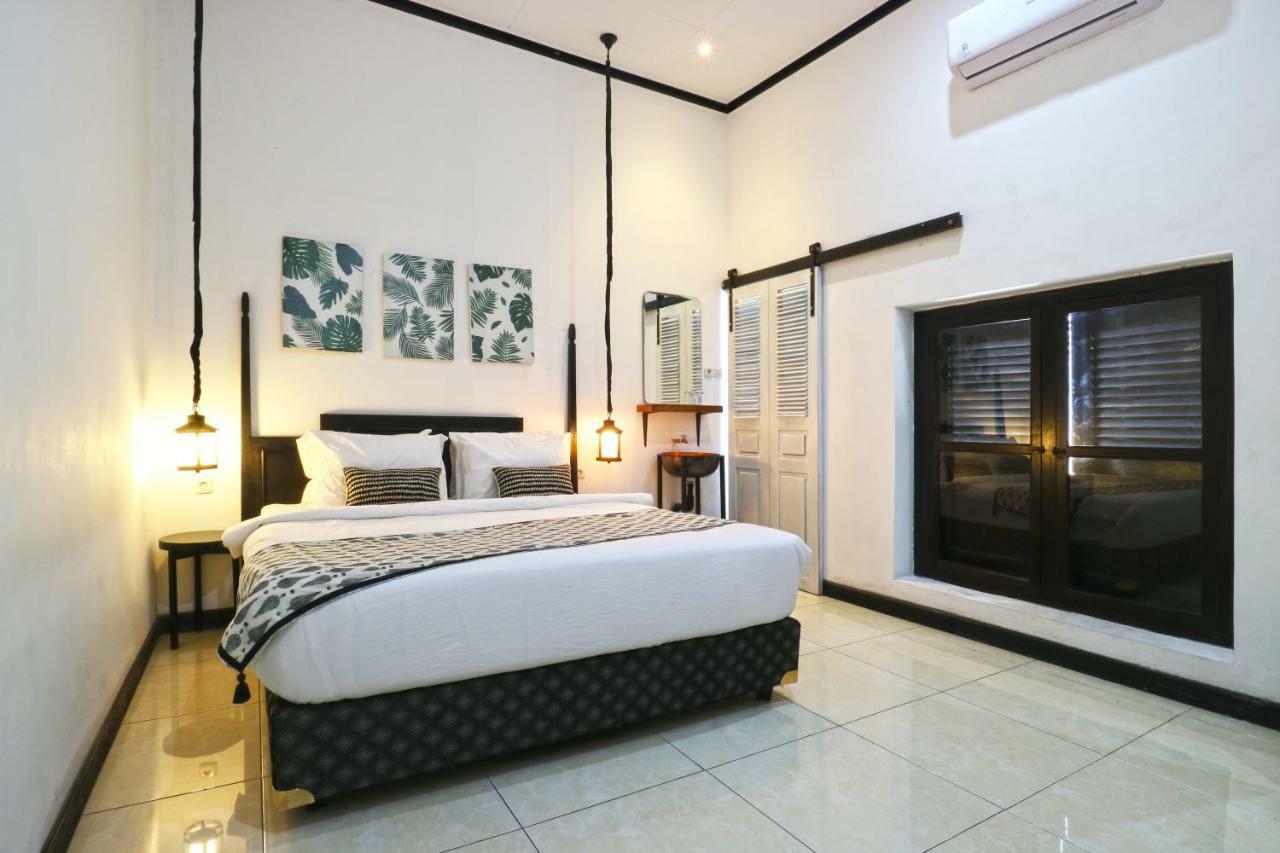 Askhara Guesthouse スラバヤ エクステリア 写真