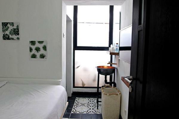 Askhara Guesthouse スラバヤ エクステリア 写真