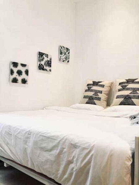 Askhara Guesthouse スラバヤ エクステリア 写真