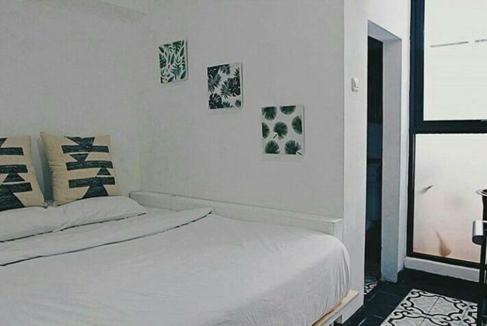Askhara Guesthouse スラバヤ エクステリア 写真