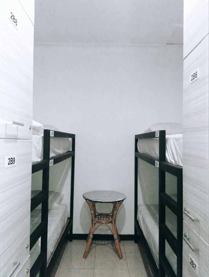 Askhara Guesthouse スラバヤ エクステリア 写真