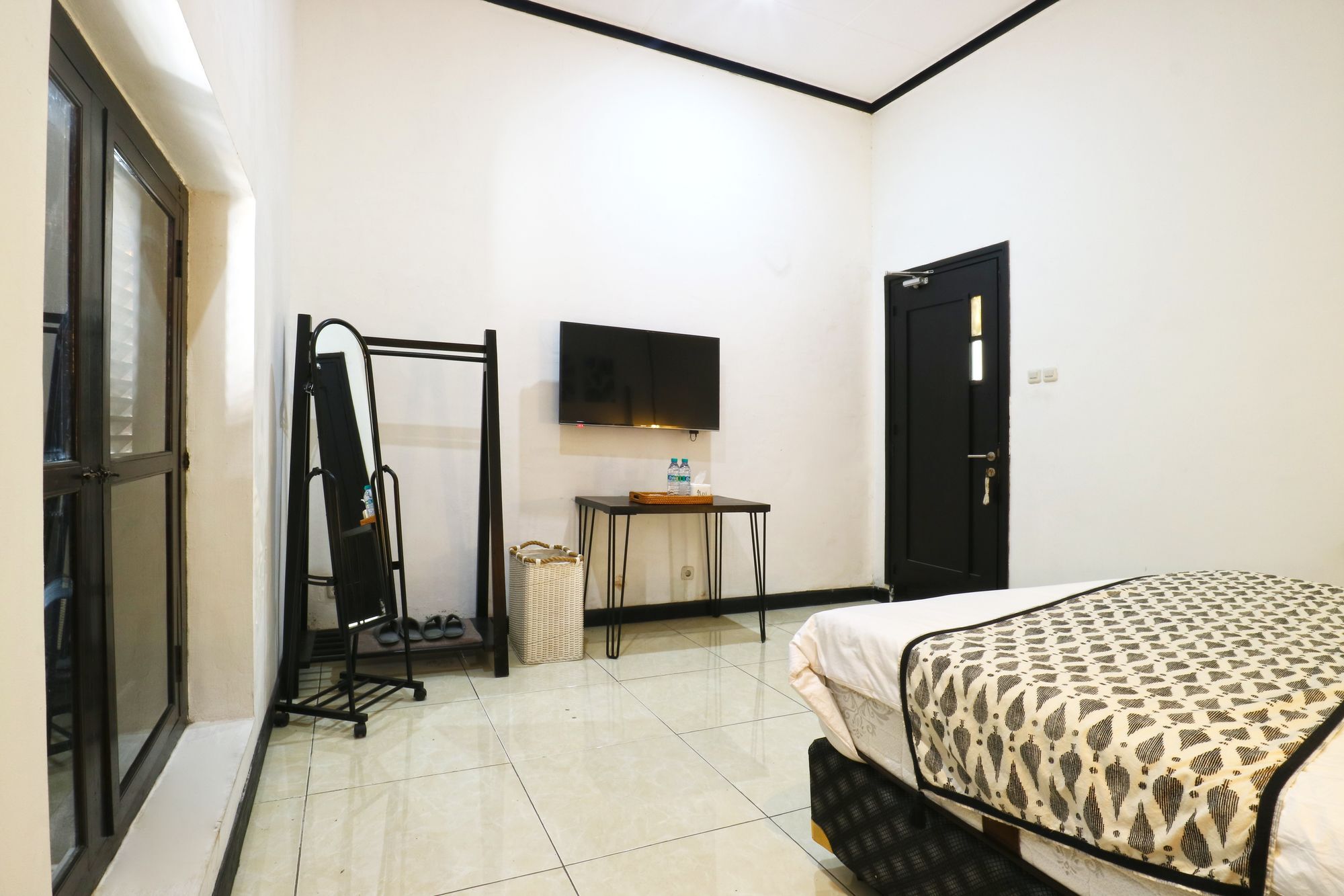 Askhara Guesthouse スラバヤ エクステリア 写真