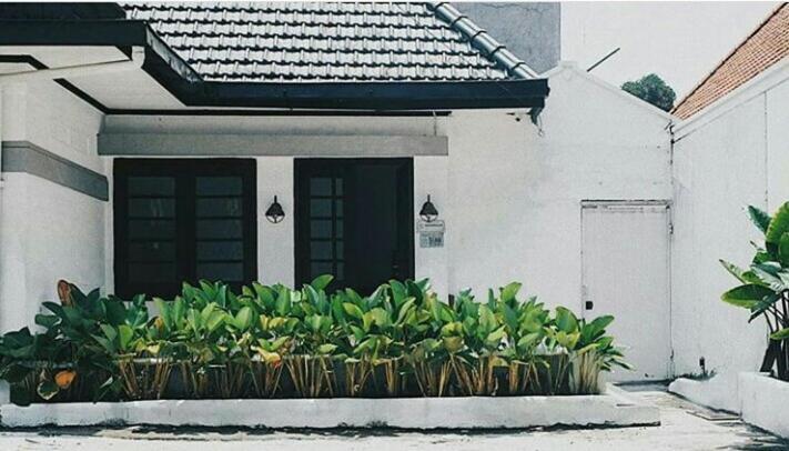 Askhara Guesthouse スラバヤ エクステリア 写真